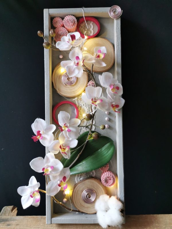 Tableau "solo" intemporel vertical tons rose / gris et sa guirlande lumineuse