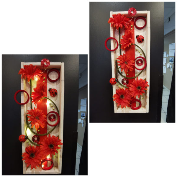 Tableau "solo" intemporel vertical tons rouge / blanc et sa guirlande lumineuse