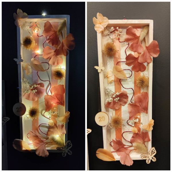 Tableau "solo" intemporel vertical tons blanc / corail et sa guirlande lumineuse